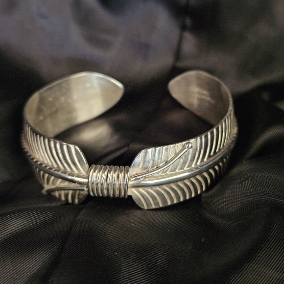 Douglas Etsitty Sterling Feather Cuff Bracelet Navajo Native American Signed - Picture 5 of 16